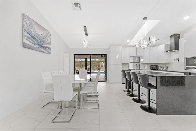 Building Photo - 13947 Geranium Pl