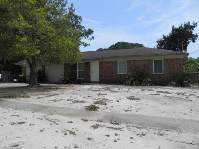 Building Photo - 103 Oregon Dr NE