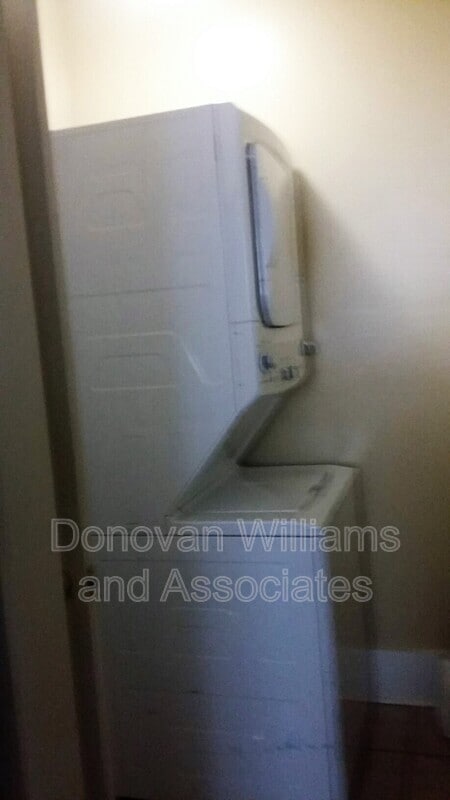 Building Photo - 135 E Wilson Ave