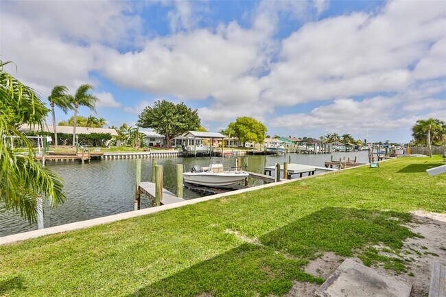 Building Photo - 1045 Apollo Beach Blvd