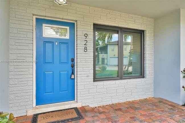 Building Photo - 928 NE 18th Ct