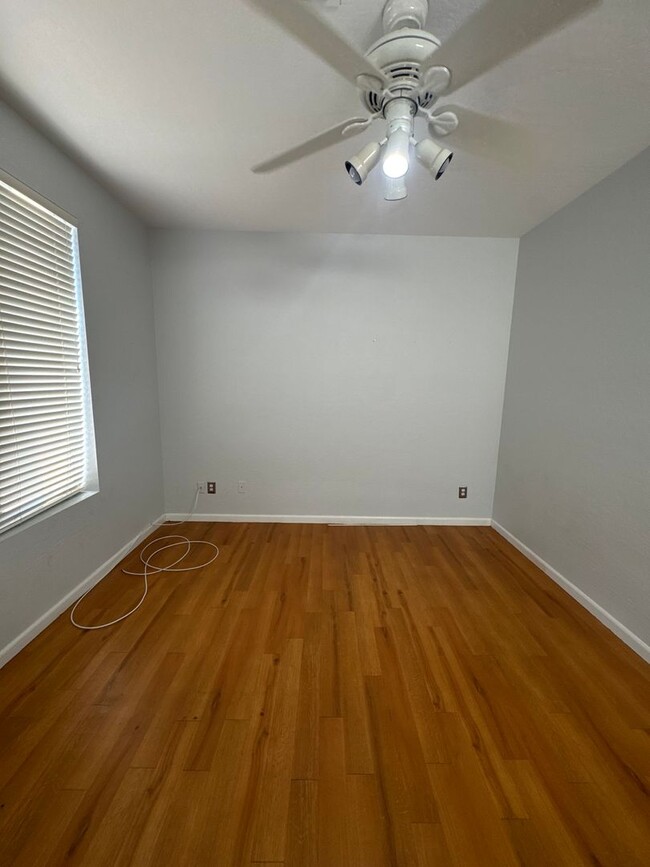 Building Photo - Upgraded home in Glendale with Pool