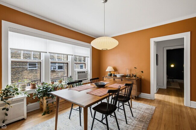 Building Photo - 811 Judson Ave