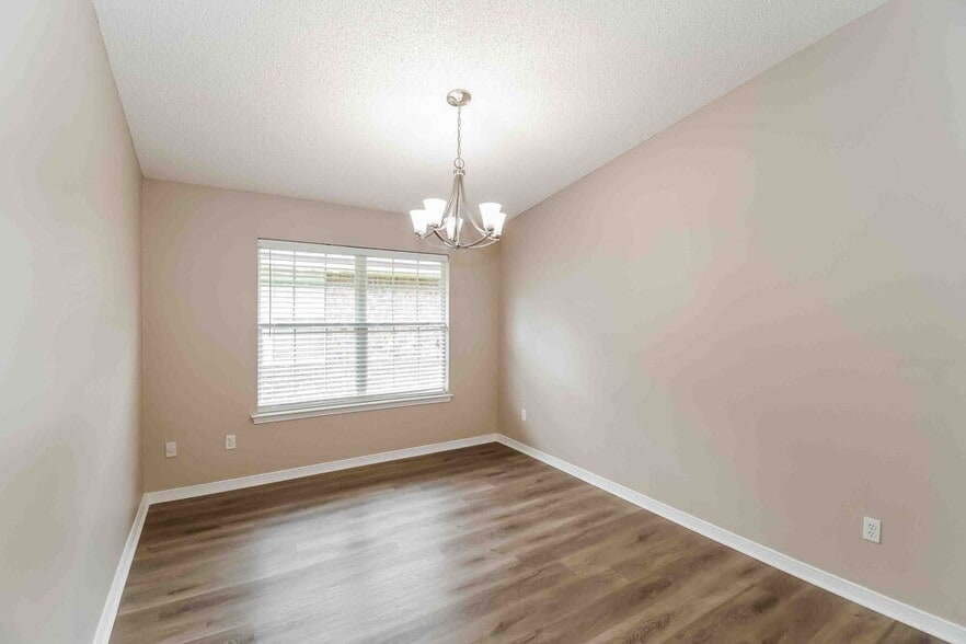 Building Photo - 2667 Fernleaf Dr