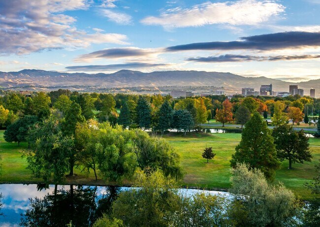 Building Photo - 2213 S Federal Way