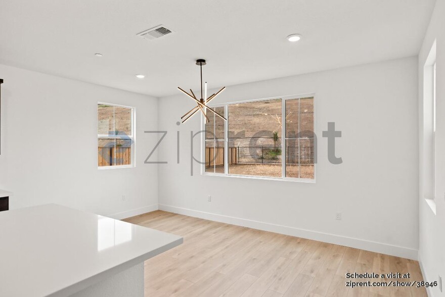 Building Photo - 7799 Lamplight Ct