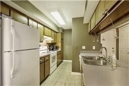 Building Photo - 273 Hillsboro Pl