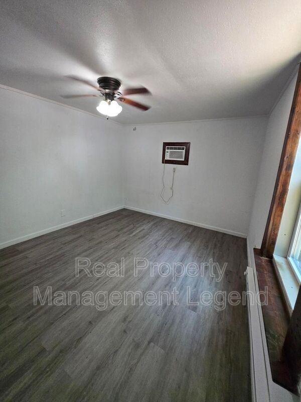 Building Photo - 933 Gillham Rd