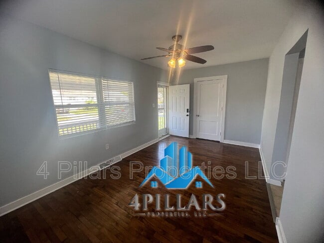 Building Photo - 2612 Vine Ct