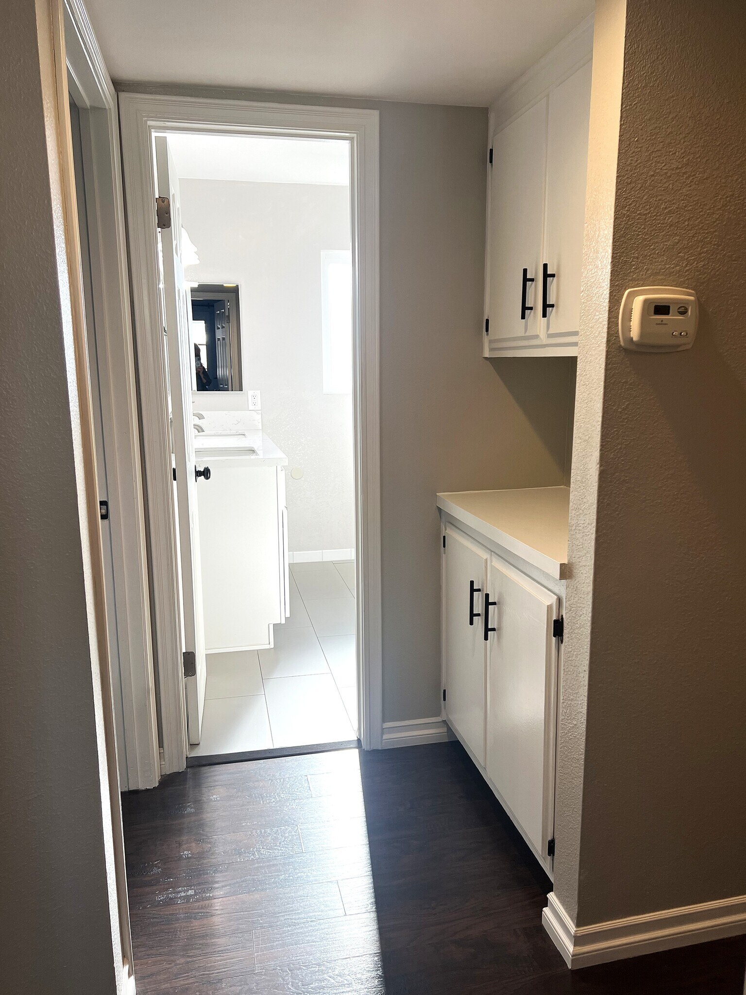 2nd floor hallway area - 338 W Plymouth St