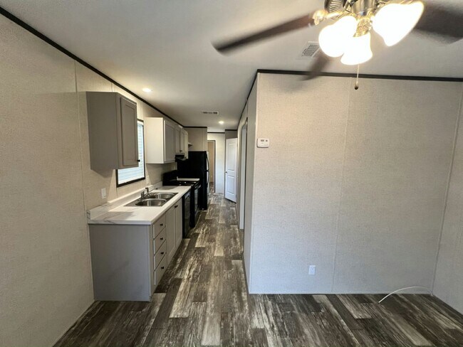 Building Photo - 126 Southland Ct