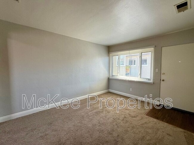 Building Photo - 2321 Brant St