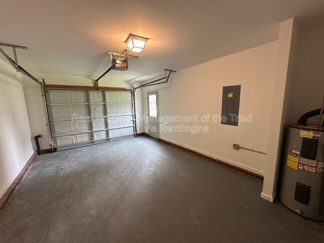 Building Photo - 225 Braeburn Dr