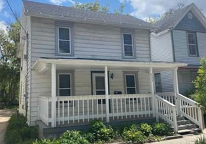 Building Photo - 633 E Johnson St