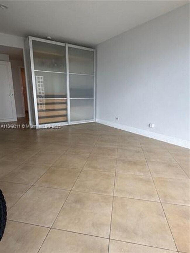 Building Photo - 2451 Brickell Ave