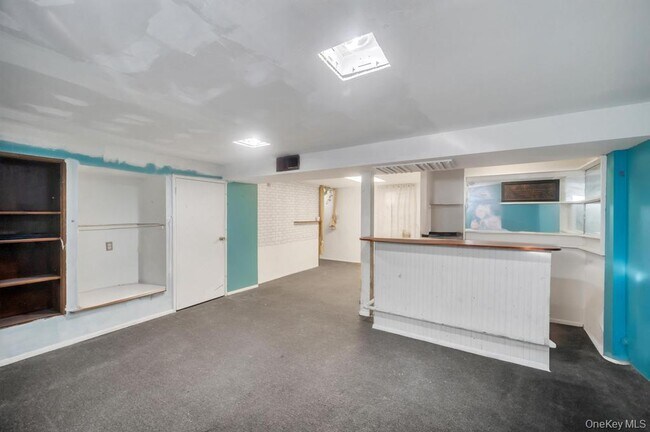 Building Photo - 627 10th Ave