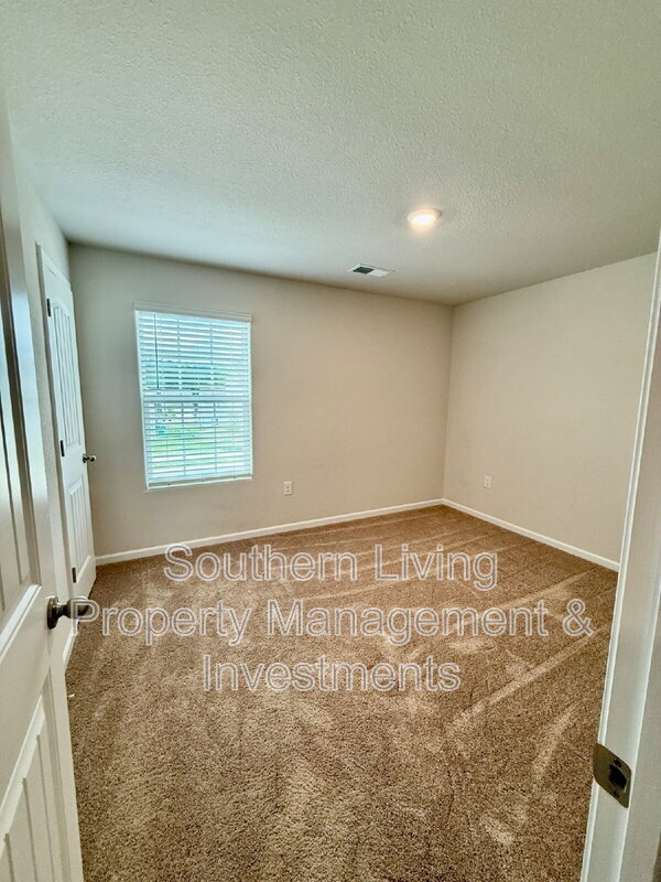 Building Photo - 3047 Cres Lk Ln