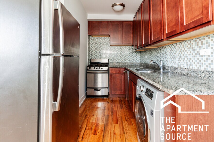 Building Photo - 556 W Arlington Pl