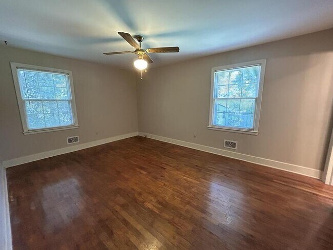 Building Photo - 317 Clarendon Dr