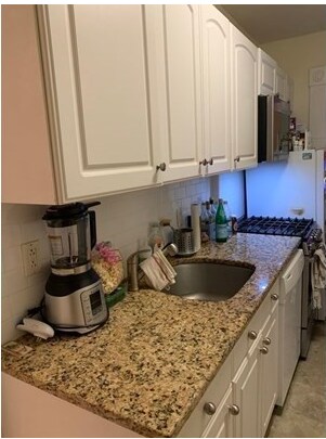 Building Photo - 8 Phillips St