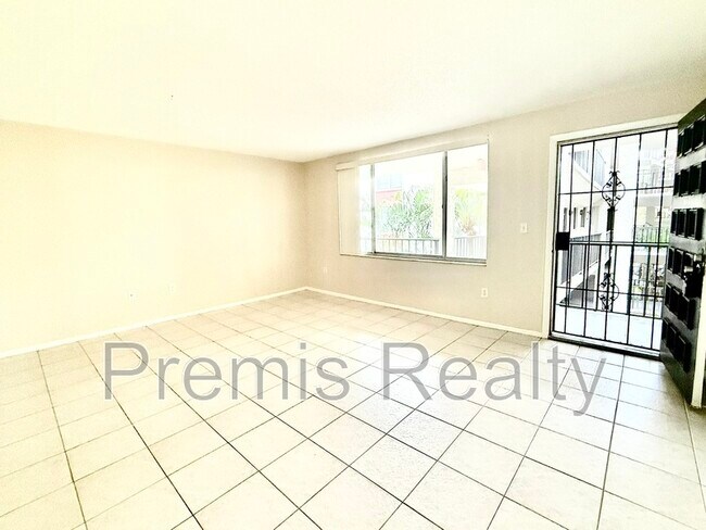 Building Photo - 2699 Seville Blvd