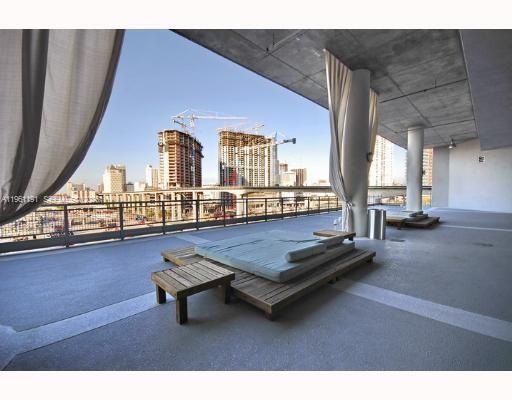 Building Photo - 690 SW 1st Ct