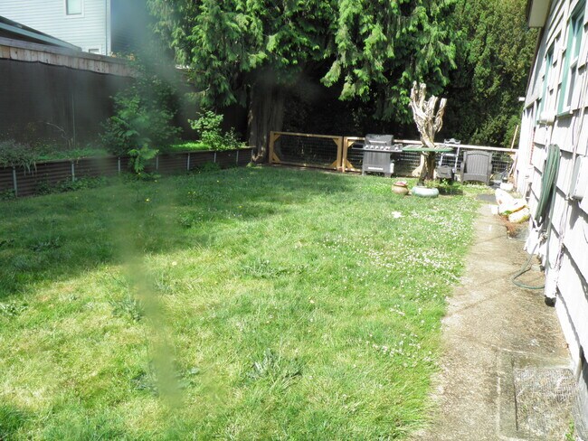 Building Photo - 4034 SE Rex St