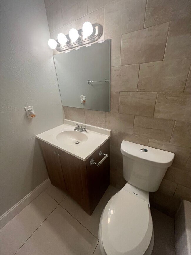Building Photo - 2 br, 1 bath House - 800 W TIFFANY DRIVE #3