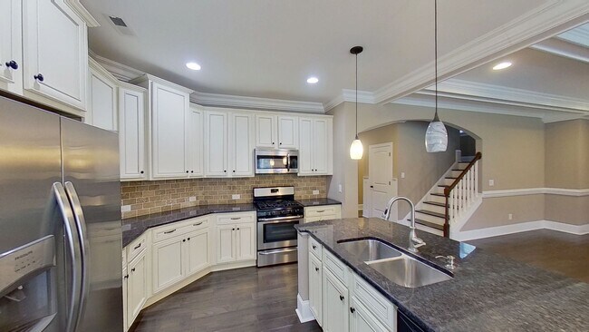 Building Photo - Custom 4 BD/2.5 BA Home with Community Pool, Water Access and Day Dock!