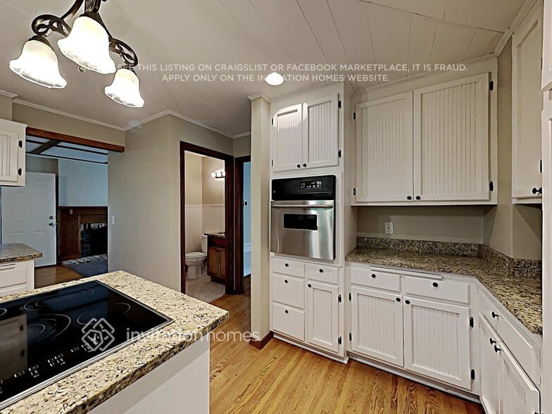 Building Photo - 15004 Park Ave S