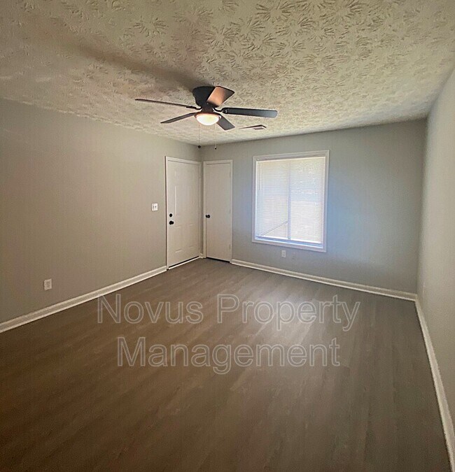 Building Photo - 100 Spring Ct