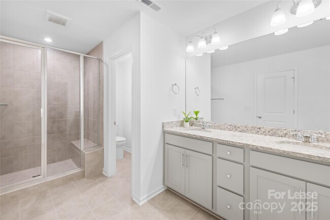 Building Photo - 14032 Penbury Ln