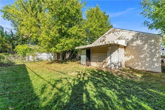 Building Photo - 21550 Miller Ave