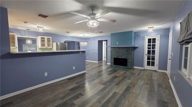 Building Photo - 426 Tulip Dr