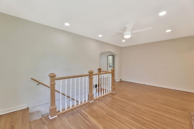 Building Photo - 230 S Minneapolis St