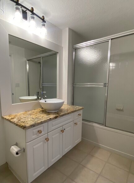 Building Photo - 2807 Veronia Dr