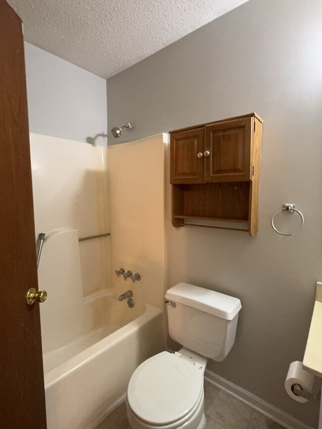 Building Photo - 233 Easy St