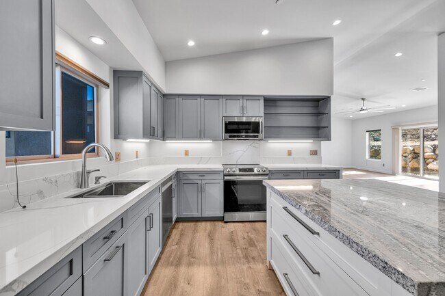 Building Photo - 7760 Arrowhead Dr