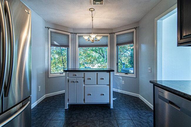 Kitchen Dining Area - 107 Turnessa Green