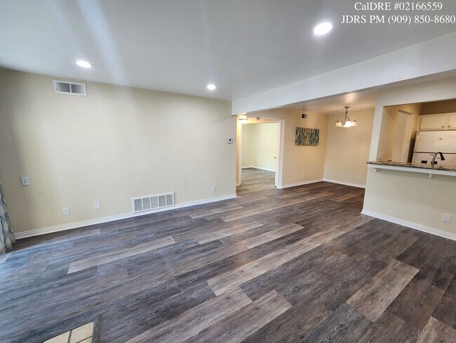 Building Photo - 13115 Le Parc Blvd