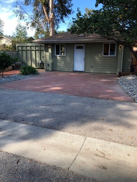Building Photo - 2362 Meadow st
