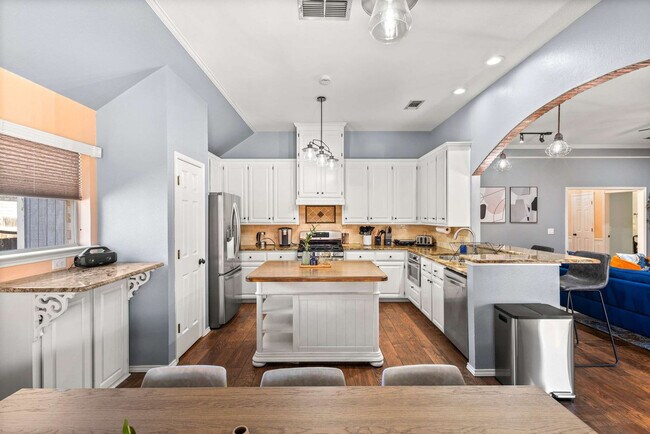 Building Photo - 324 Woodcrest Dr