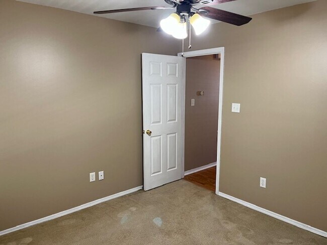 Building Photo - Nice Benton 3 bedroom 2 bathroom house.