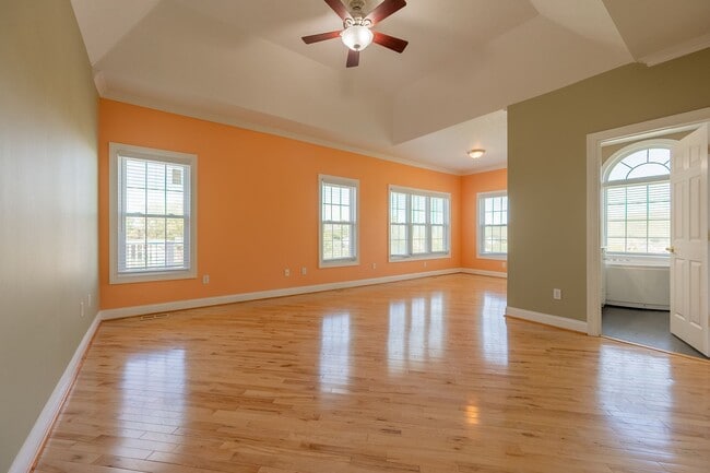 Building Photo - 1701 Stratford View Dr