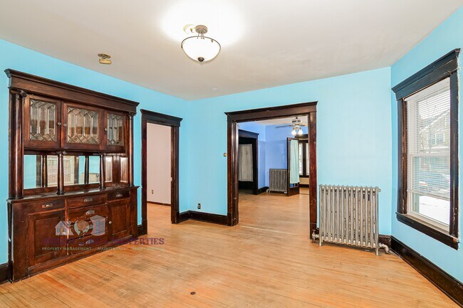 Building Photo - 2104 Emerson Ave S