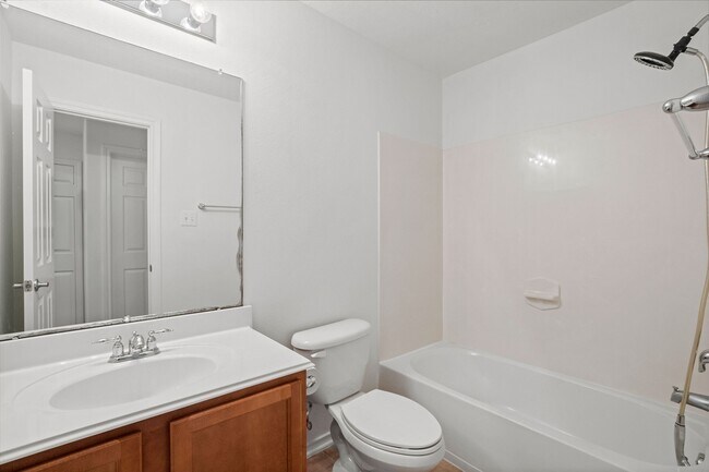 Building Photo - 35 Wickerdale Pl