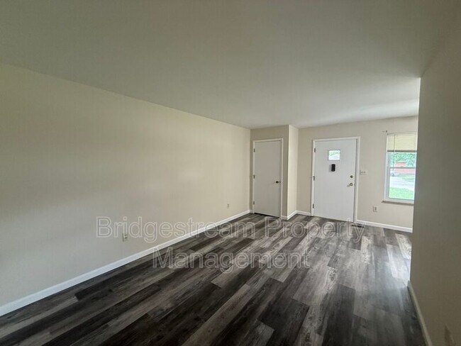 Building Photo - 4352 Sunray Rd
