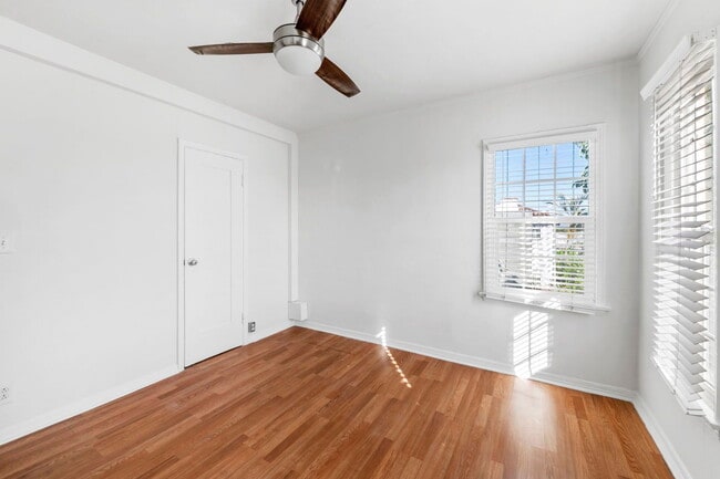 Building Photo - 5371 Louis Pl