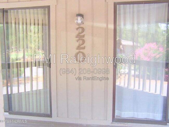 Building Photo - 220 Foxkroft Dr