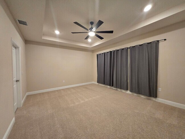 Building Photo - Welcome to the beautiful Finley Woods comm...